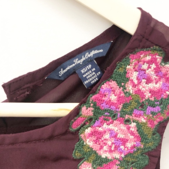 AEO Sleeveless Blouse, Burgundy w/ Flowers EUC - Picture 4 of 4